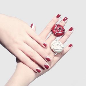红白玫瑰款美甲图片——爱米分享