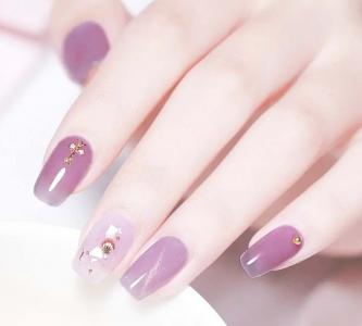 时尚款紫色猫眼短指甲美甲